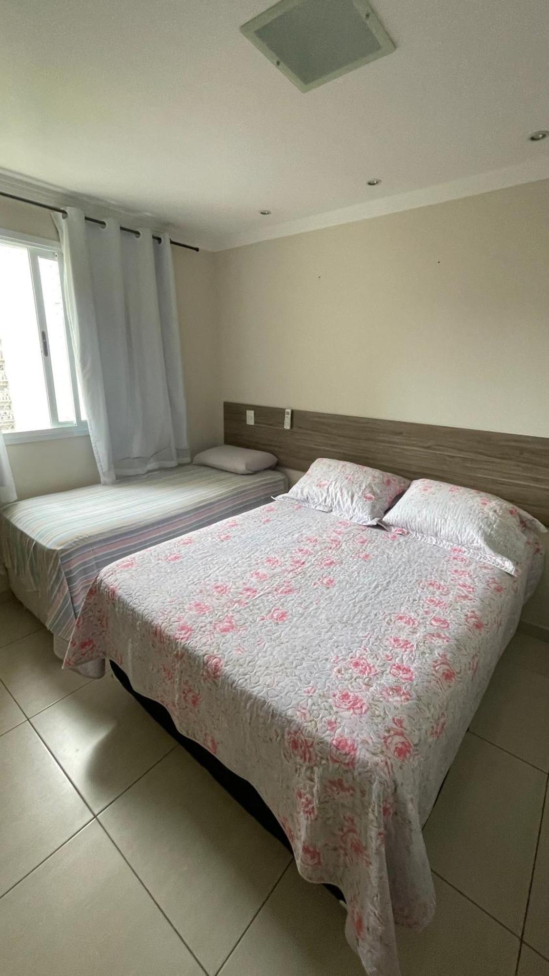 Apartamento Praia Das Asturias กัวรูจา ภายนอก รูปภาพ